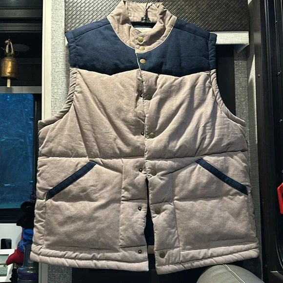 Men's Two-Tone Vest - Picture 2 of 6